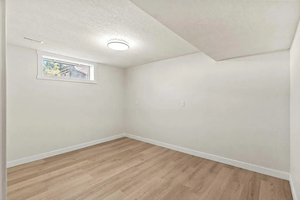 3116 39 Street SE Calgary AB T2B 1B1