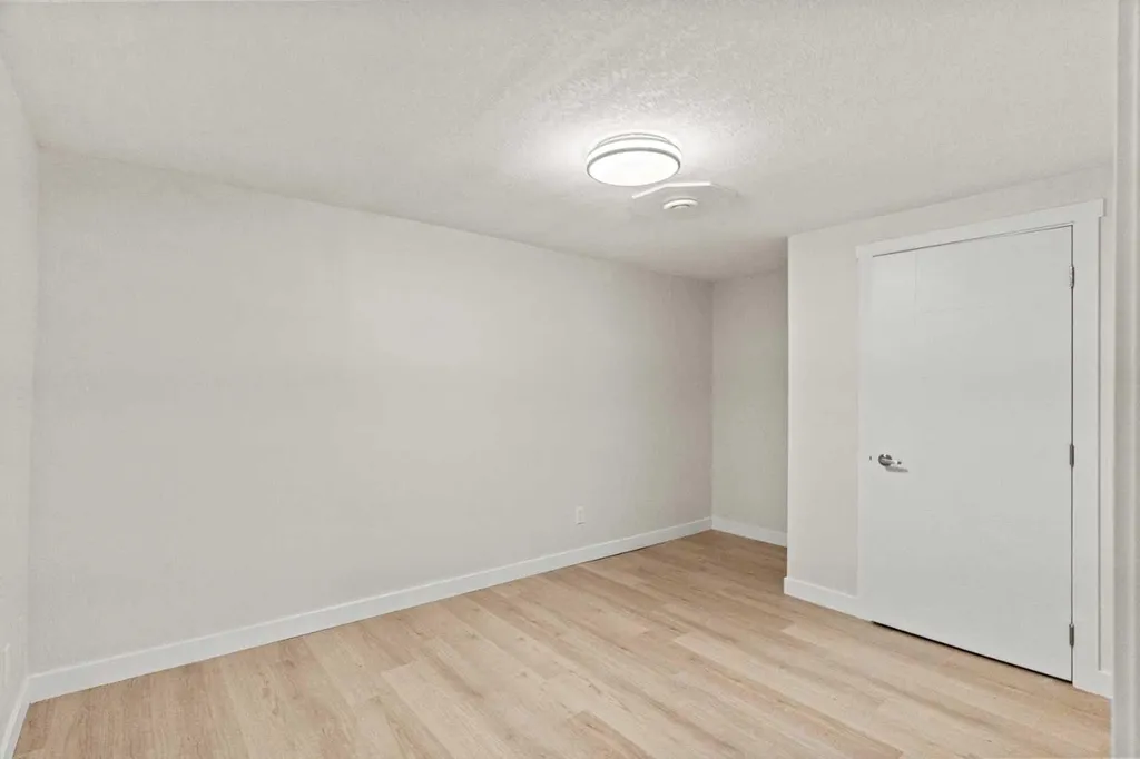 3116 39 Street SE Calgary AB T2B 1B1