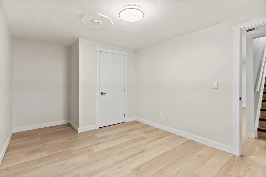 3116 39 Street SE Calgary AB T2B 1B1