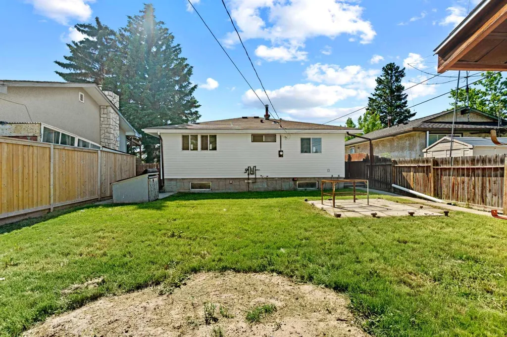 3116 39 Street SE Calgary AB T2B 1B1