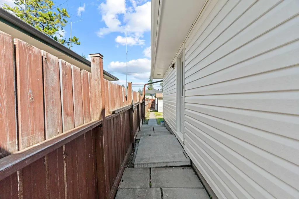 3116 39 Street SE Calgary AB T2B 1B1