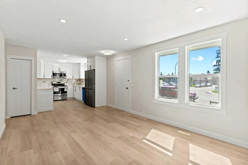 3116 39 Street SE Calgary AB T2B 1B1