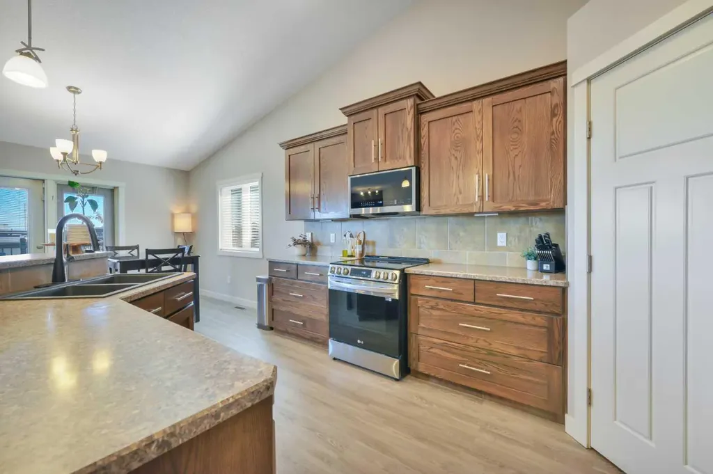 74 Turner Crescent Red Deer AB T4P 0L1