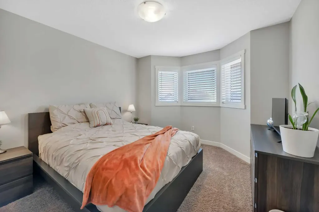 74 Turner Crescent Red Deer AB T4P 0L1