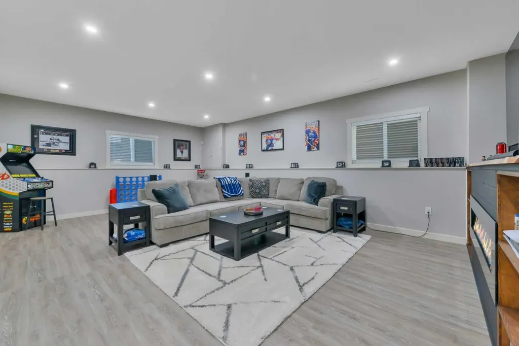 74 Turner Crescent Red Deer AB T4P 0L1