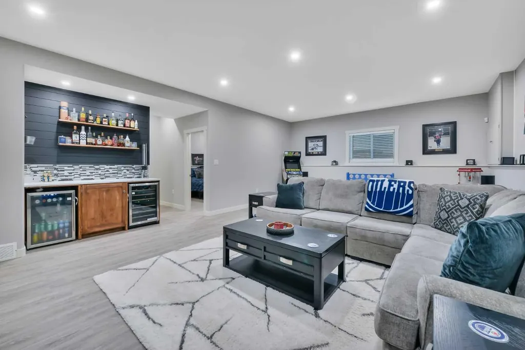 74 Turner Crescent Red Deer AB T4P 0L1