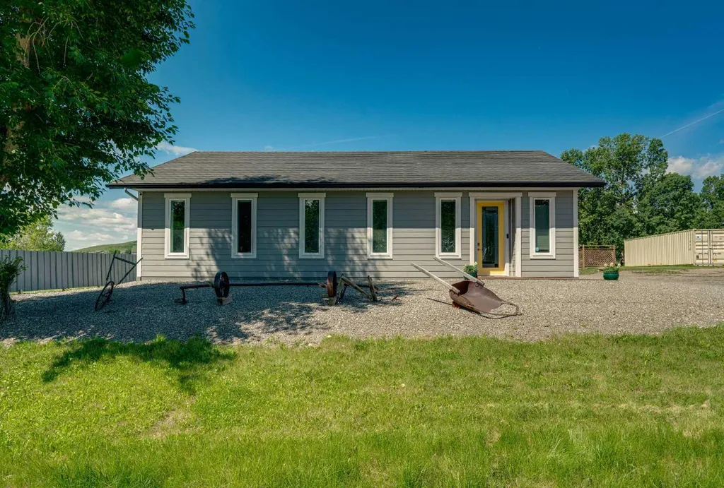 304 Main Street Diamond Valley AB T0L 2Z0