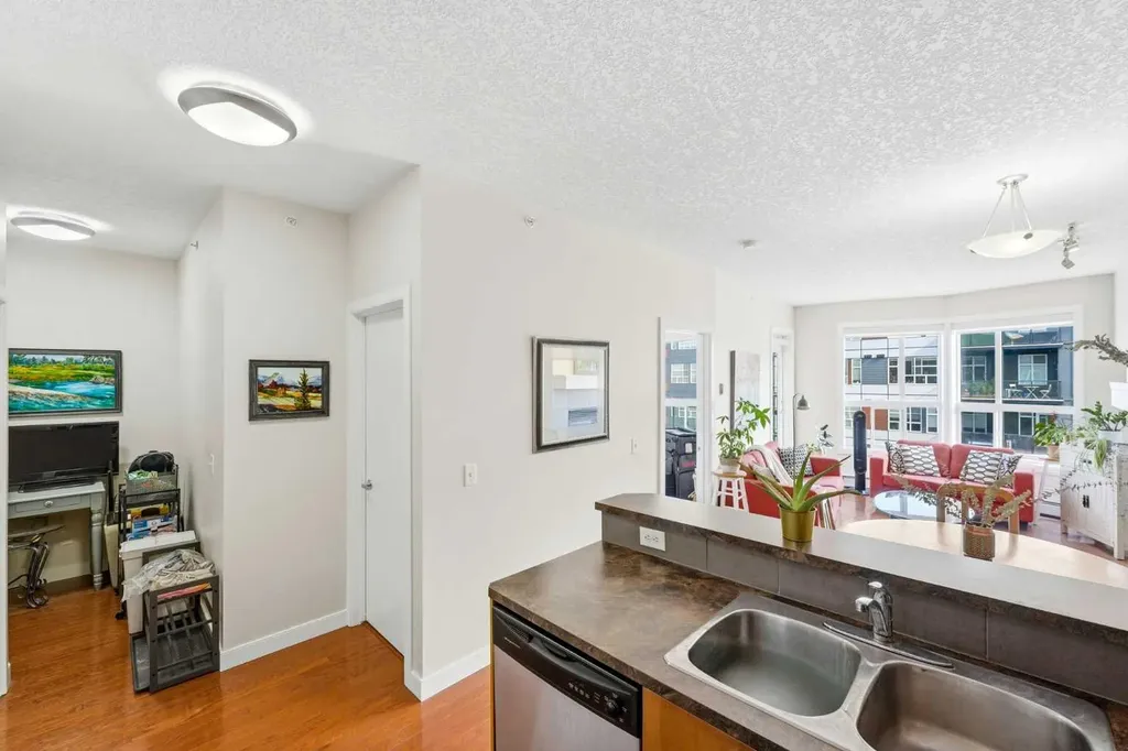 2420 34 Avenue SW Calgary AB T2T 2C8