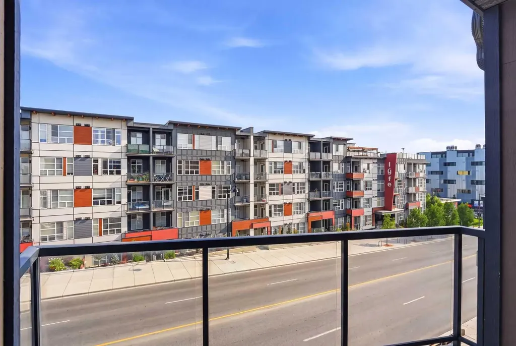 2420 34 Avenue SW Calgary AB T2T 2C8