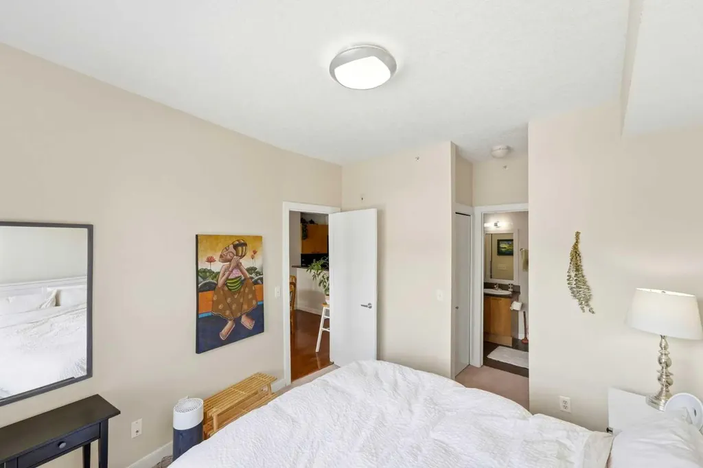2420 34 Avenue SW Calgary AB T2T 2C8