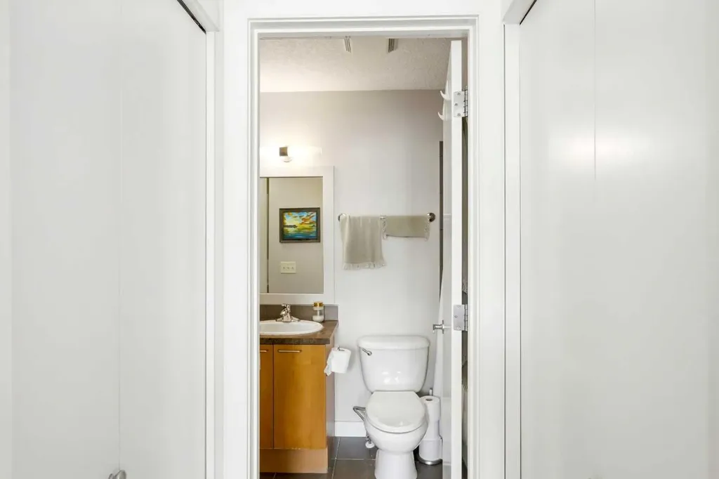 2420 34 Avenue SW Calgary AB T2T 2C8