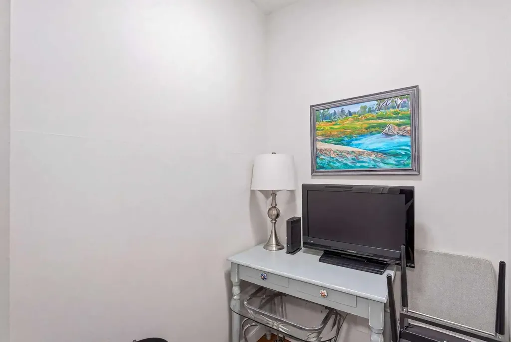2420 34 Avenue SW Calgary AB T2T 2C8