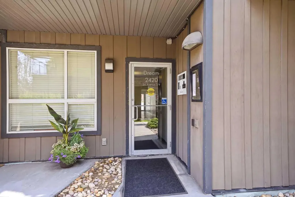 2420 34 Avenue SW Calgary AB T2T 2C8