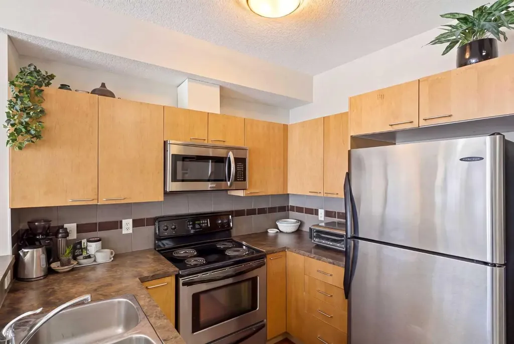 2420 34 Avenue SW Calgary AB T2T 2C8