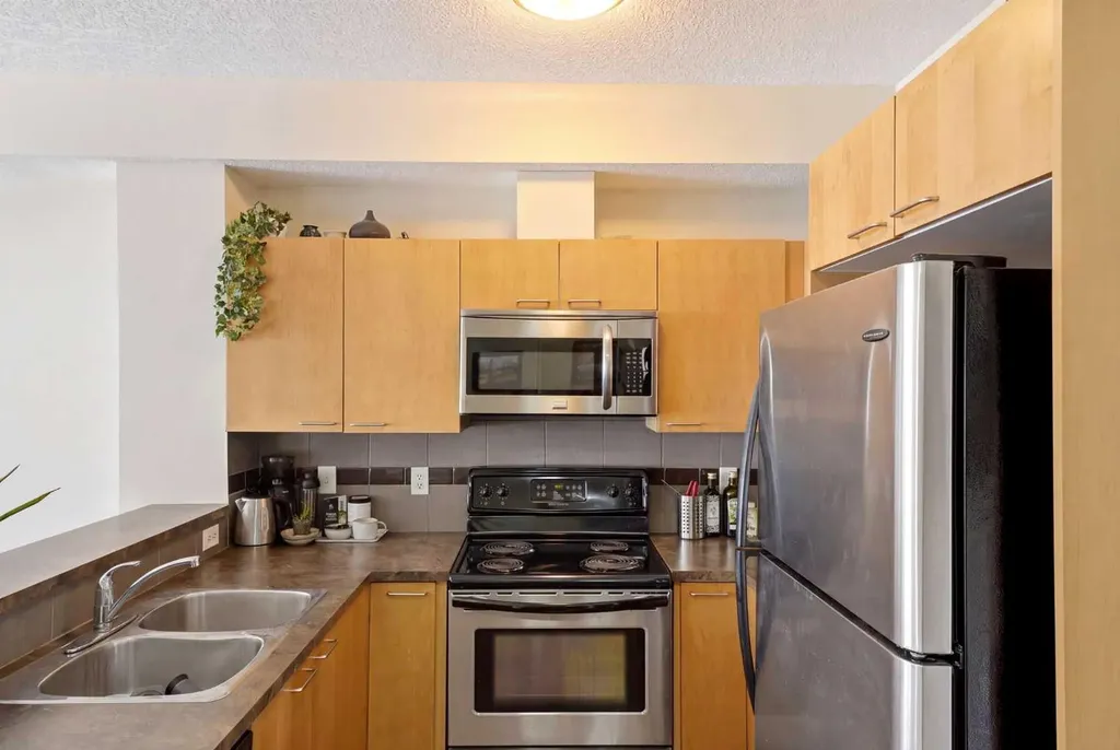 2420 34 Avenue SW Calgary AB T2T 2C8