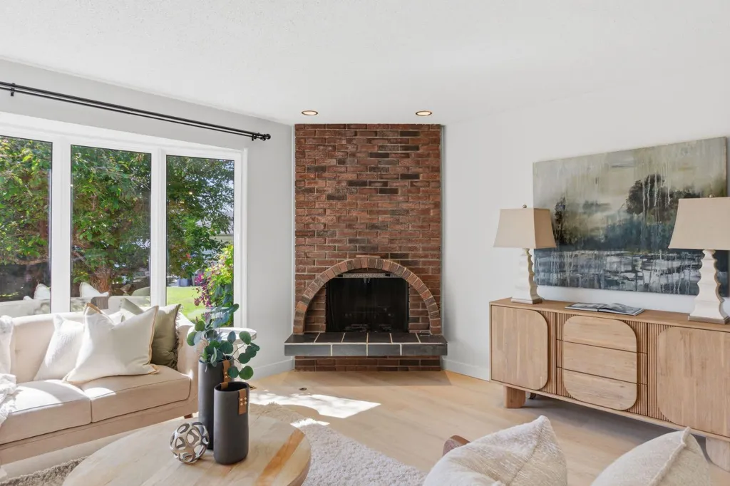 680 Deer Park Way SE Calgary AB T2J 5M1