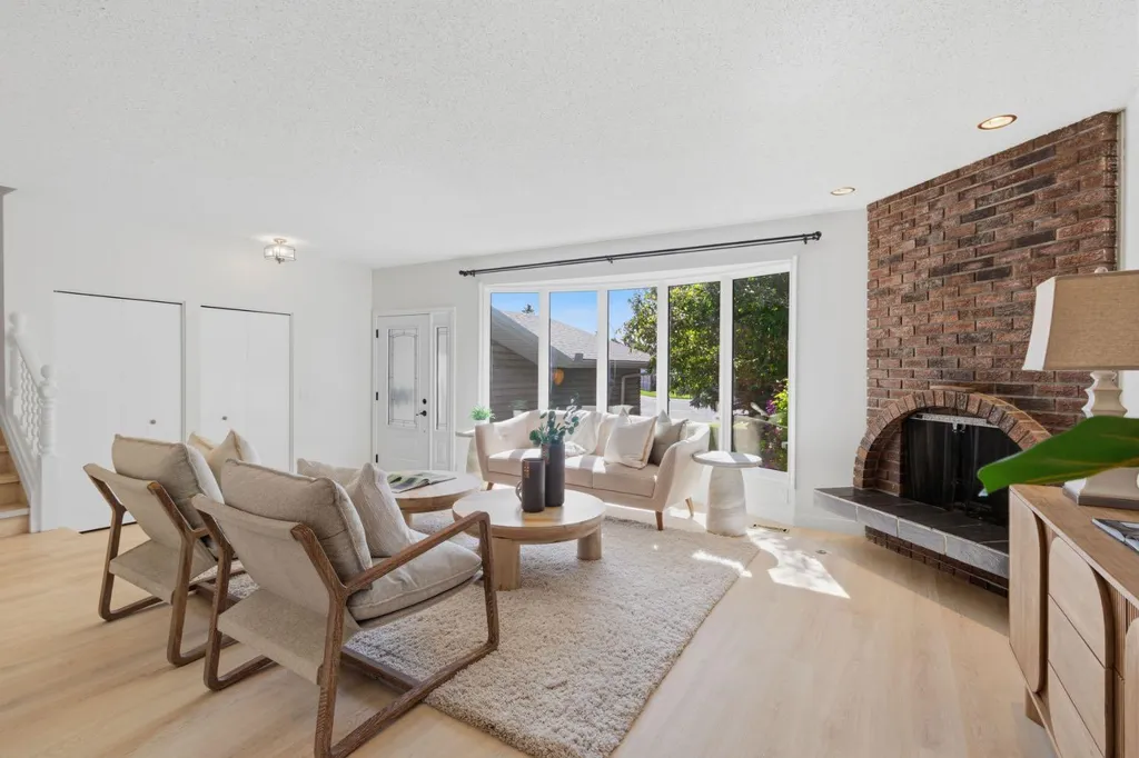 680 Deer Park Way SE Calgary AB T2J 5M1