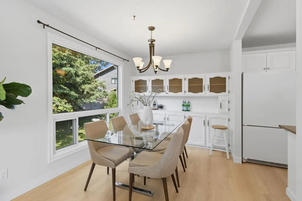 680 Deer Park Way SE Calgary AB T2J 5M1