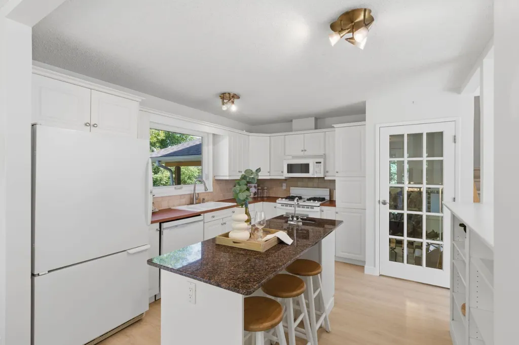 680 Deer Park Way SE Calgary AB T2J 5M1