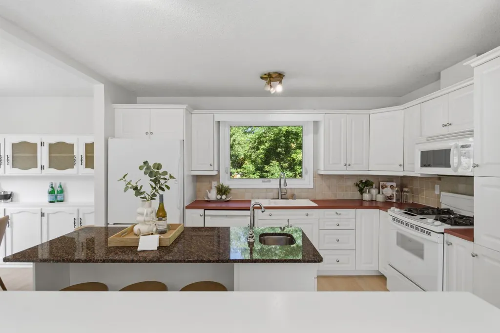 680 Deer Park Way SE Calgary AB T2J 5M1