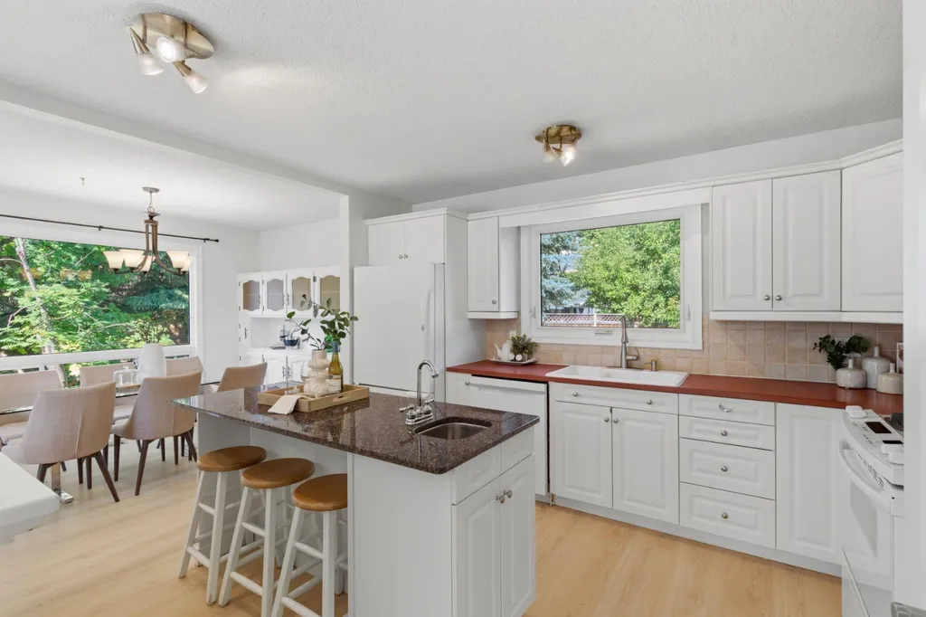 680 Deer Park Way SE Calgary AB T2J 5M1