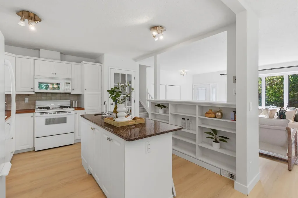 680 Deer Park Way SE Calgary AB T2J 5M1