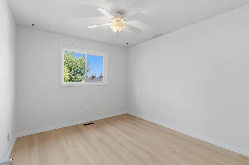 680 Deer Park Way SE Calgary AB T2J 5M1