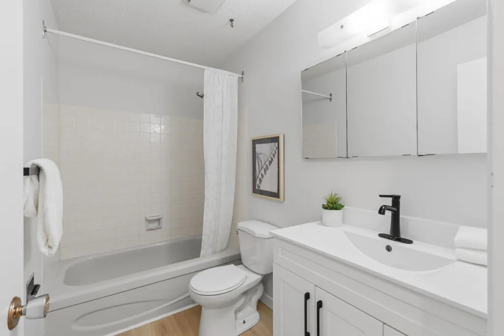680 Deer Park Way SE Calgary AB T2J 5M1