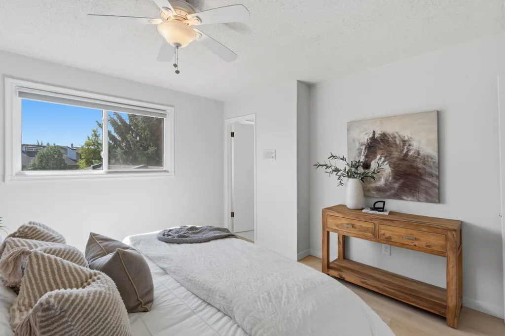 680 Deer Park Way SE Calgary AB T2J 5M1