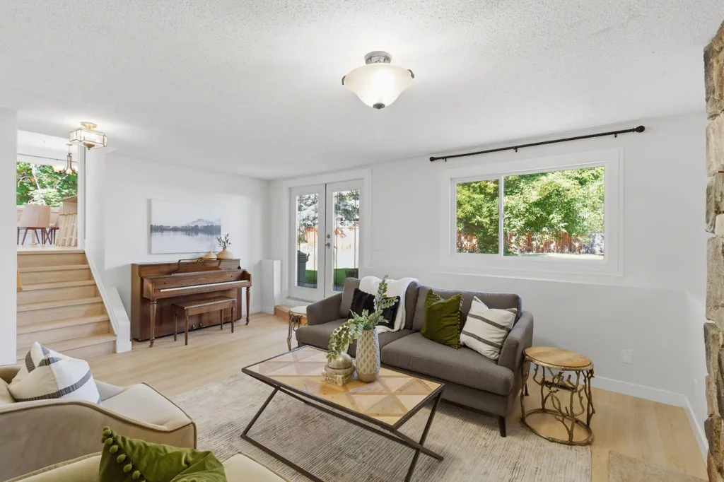 680 Deer Park Way SE Calgary AB T2J 5M1