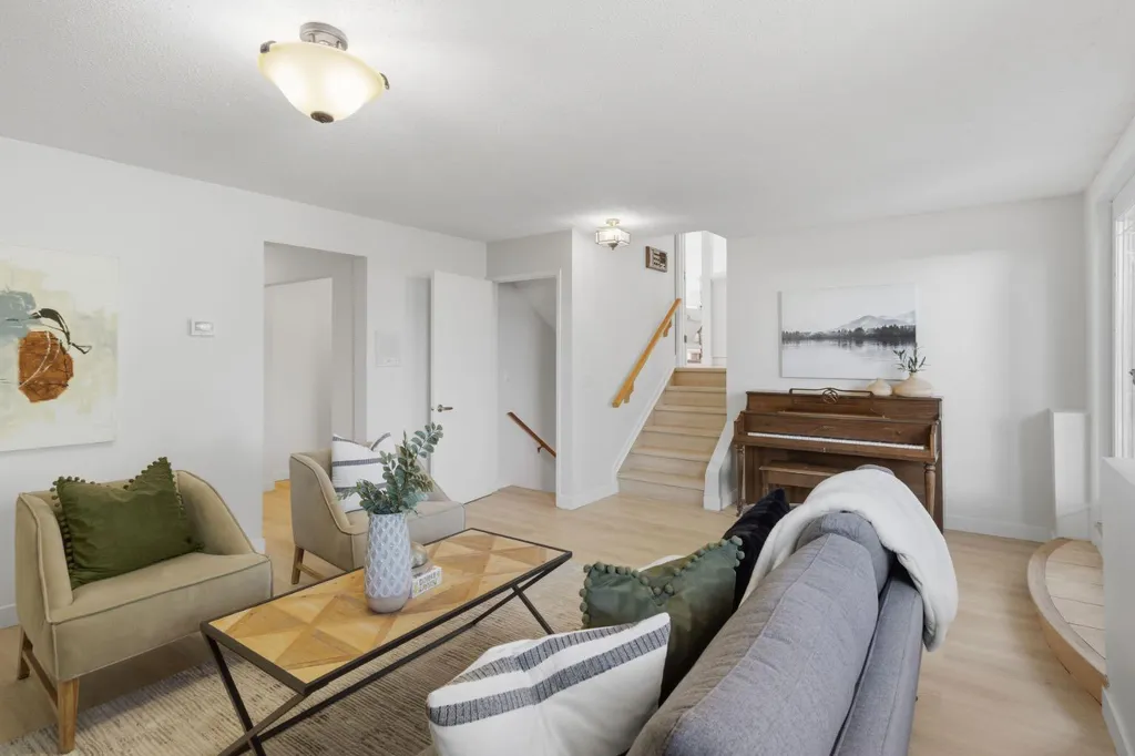 680 Deer Park Way SE Calgary AB T2J 5M1