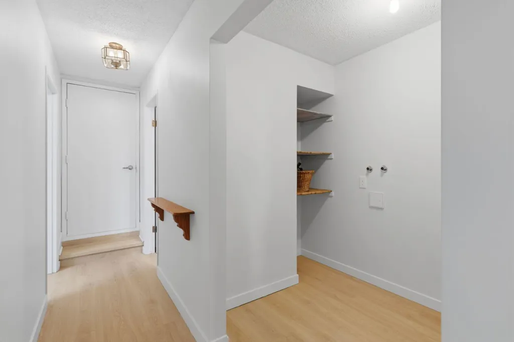 680 Deer Park Way SE Calgary AB T2J 5M1