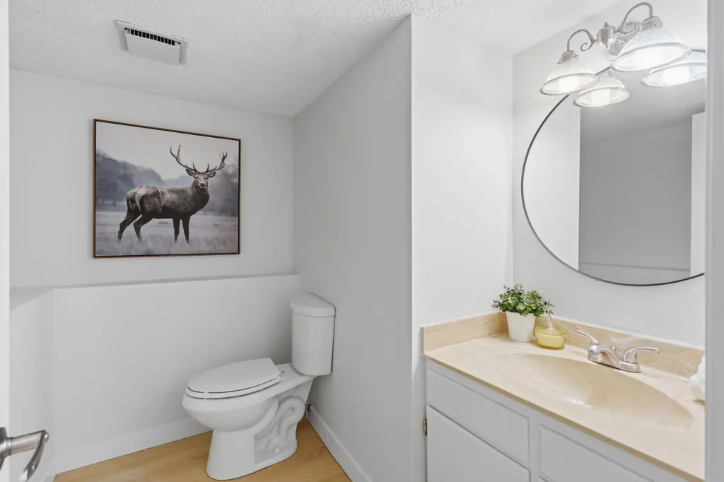 680 Deer Park Way SE Calgary AB T2J 5M1