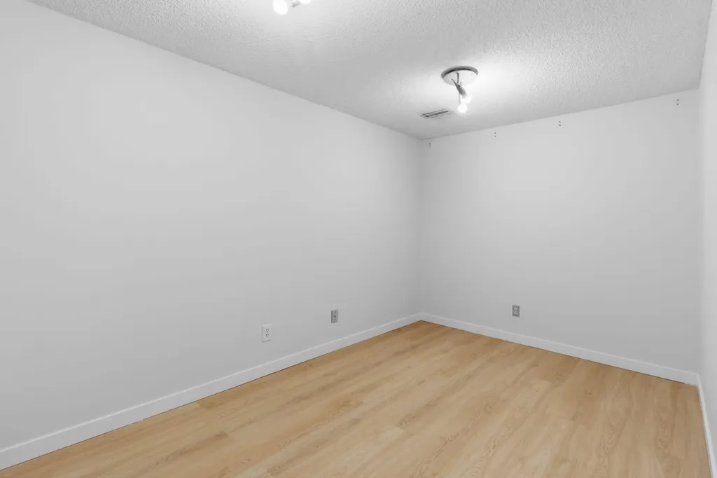 680 Deer Park Way SE Calgary AB T2J 5M1