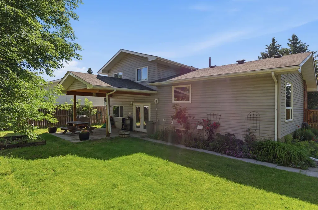 680 Deer Park Way SE Calgary AB T2J 5M1