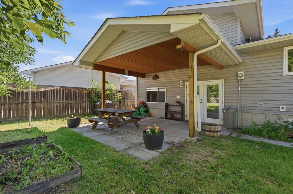 680 Deer Park Way SE Calgary AB T2J 5M1