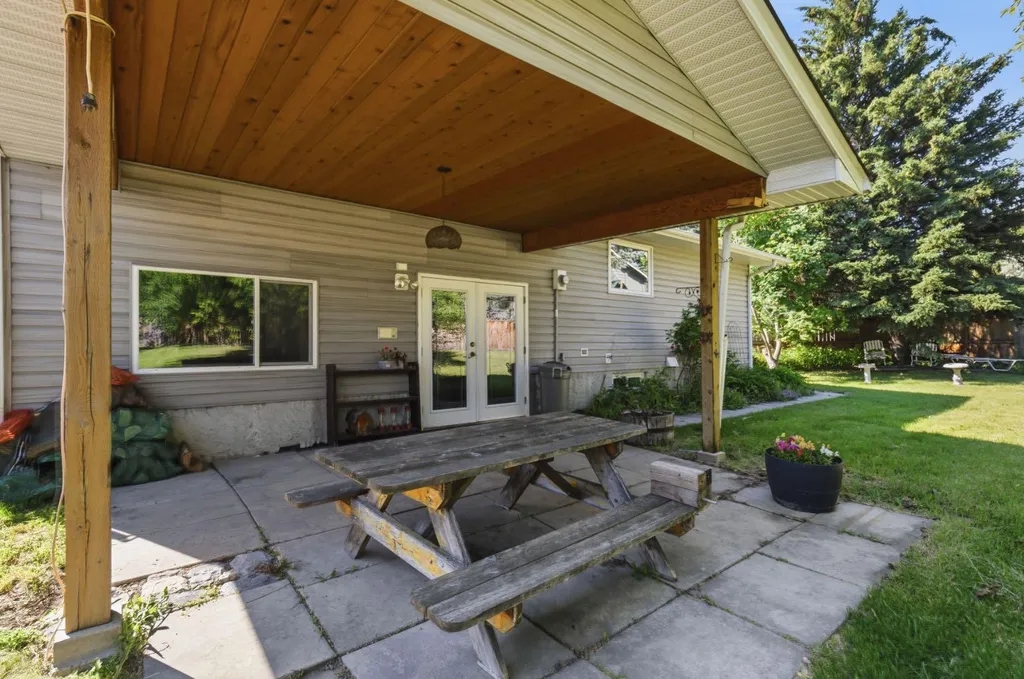 680 Deer Park Way SE Calgary AB T2J 5M1
