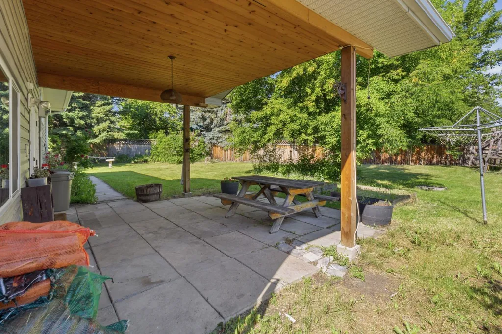 680 Deer Park Way SE Calgary AB T2J 5M1