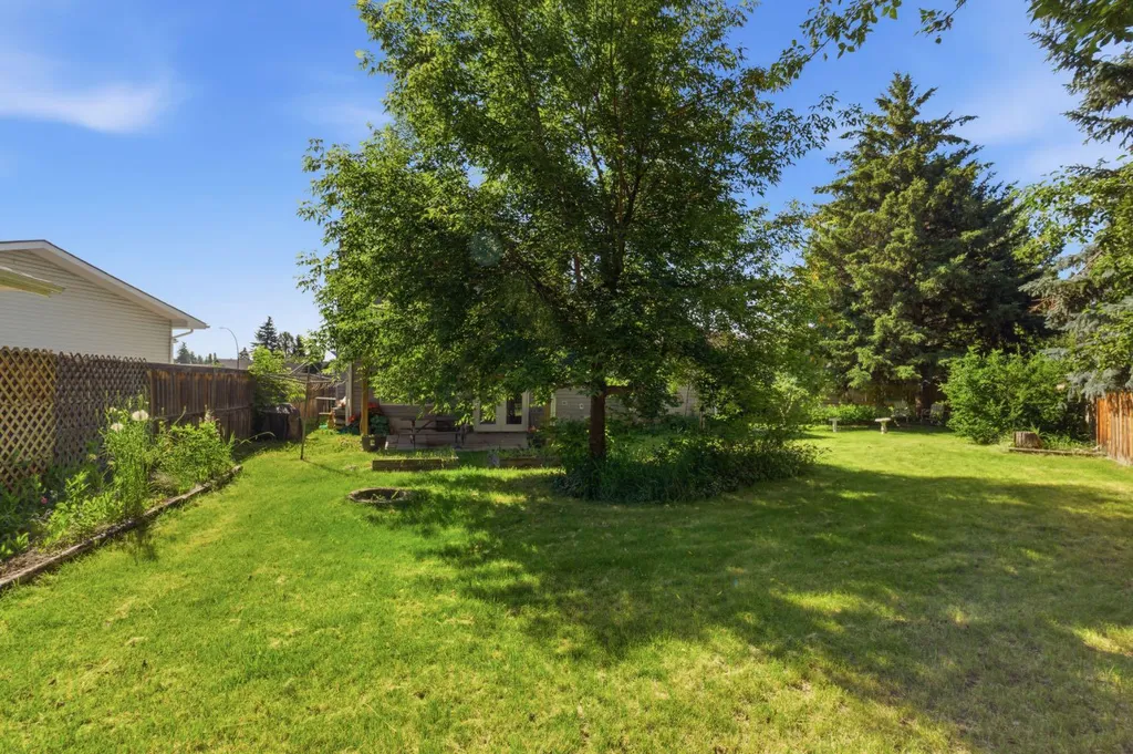 680 Deer Park Way SE Calgary AB T2J 5M1