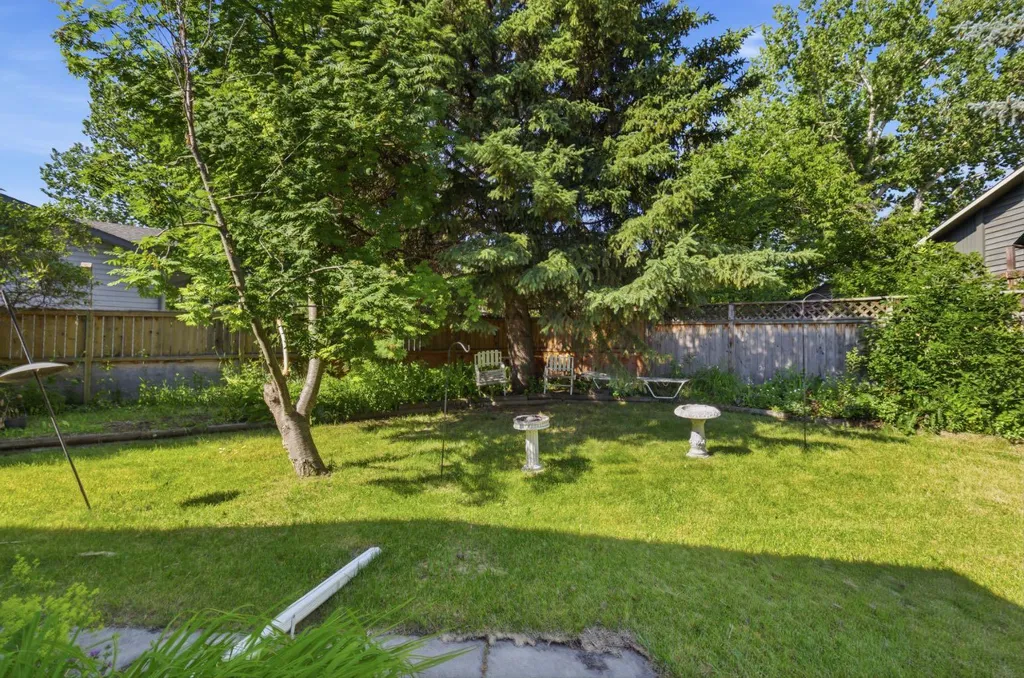 680 Deer Park Way SE Calgary AB T2J 5M1