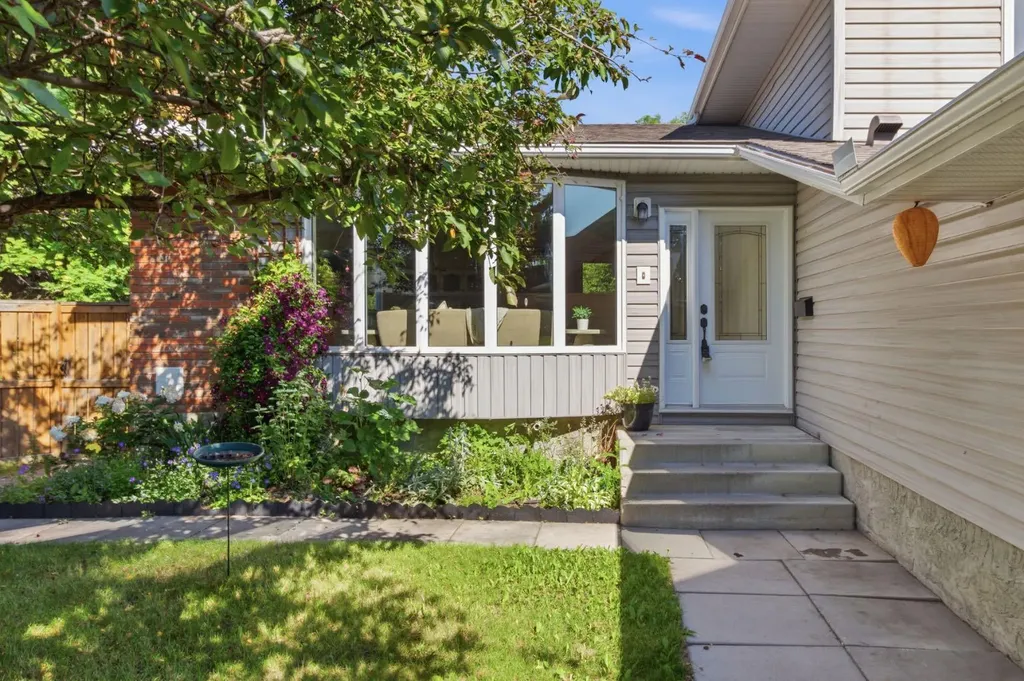 680 Deer Park Way SE Calgary AB T2J 5M1