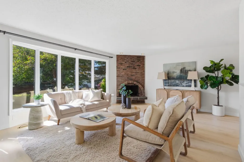 680 Deer Park Way SE Calgary AB T2J 5M1
