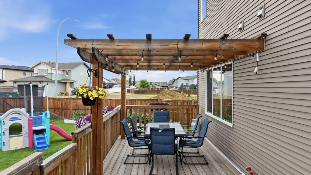 217 Augustus Way Penhold AB T0M 1R0