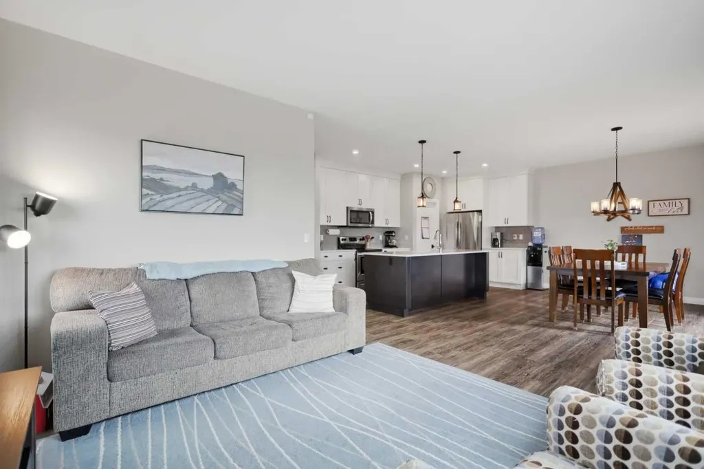 217 Augustus Way Penhold AB T0M 1R0