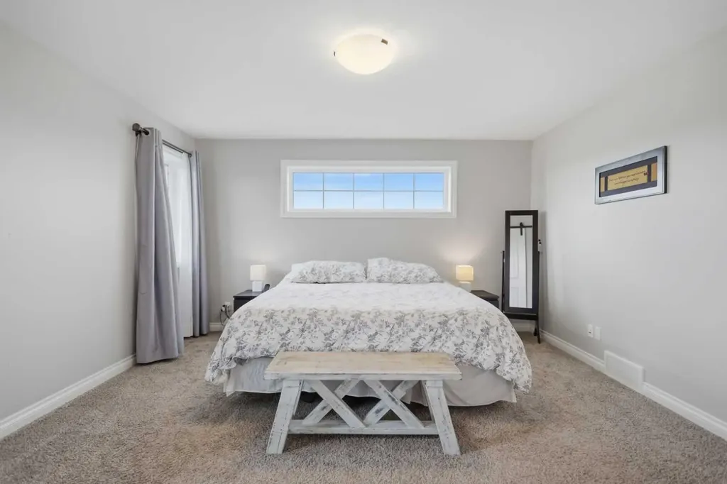 217 Augustus Way Penhold AB T0M 1R0