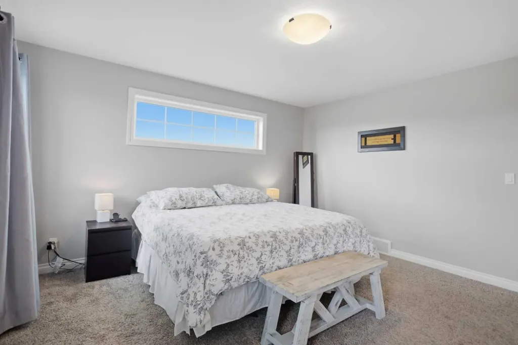217 Augustus Way Penhold AB T0M 1R0