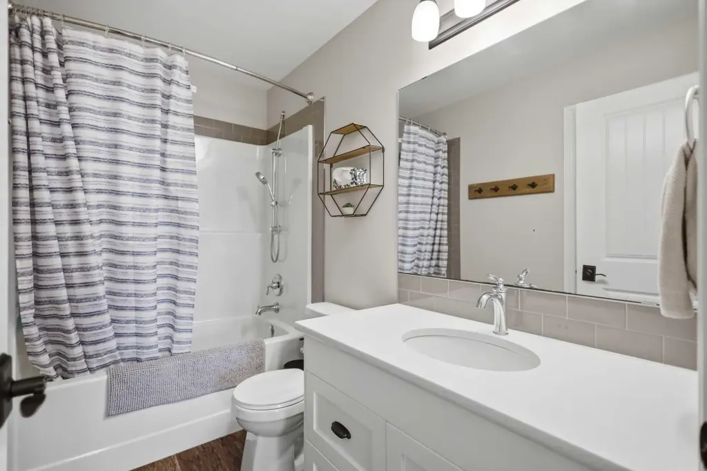 217 Augustus Way Penhold AB T0M 1R0