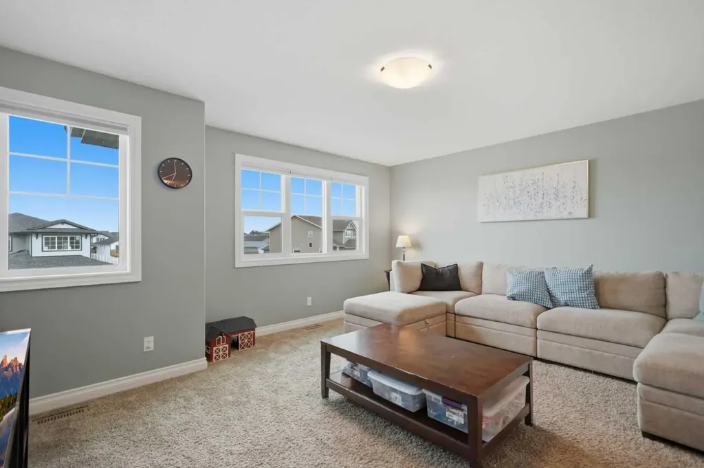 217 Augustus Way Penhold AB T0M 1R0