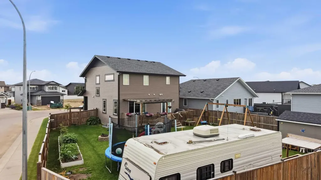 217 Augustus Way Penhold AB T0M 1R0