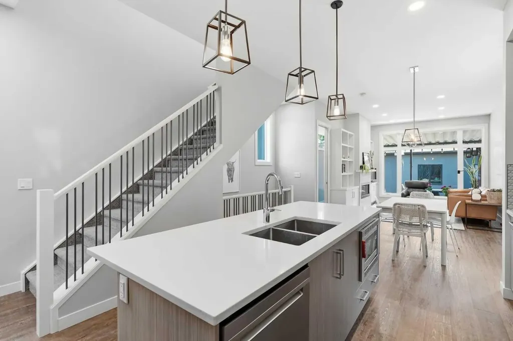 4609 72 Street NW Calgary AB T3B 2L3
